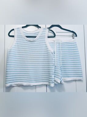 Shorts and Shirt Set Blue/White Stripe Ribbed Material Sz LG